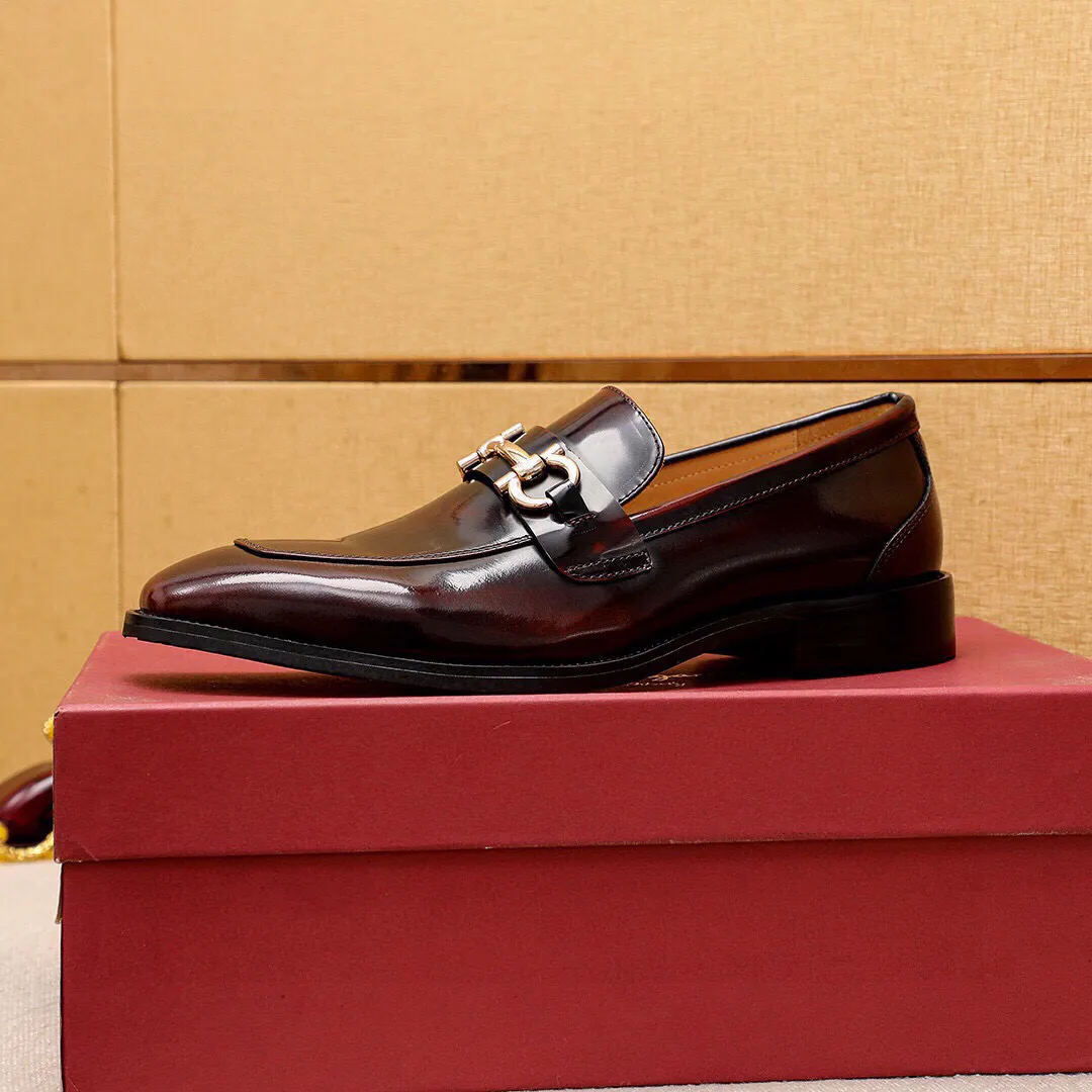Men's shoes 💰480 💐 Product trademark: Ferragamo "Ferragamo" casual leather shoes Regular size: 38-44 (45.46.47🉑️Customized) Product materials: Selected imported first-layer open-edge beaded cowhide leather upper + luxury hardware buckle, imported water-dyed cowhide leather lining. Strong three-dimensional visual effect, original rubber outsole Color: 2⃣️colors available